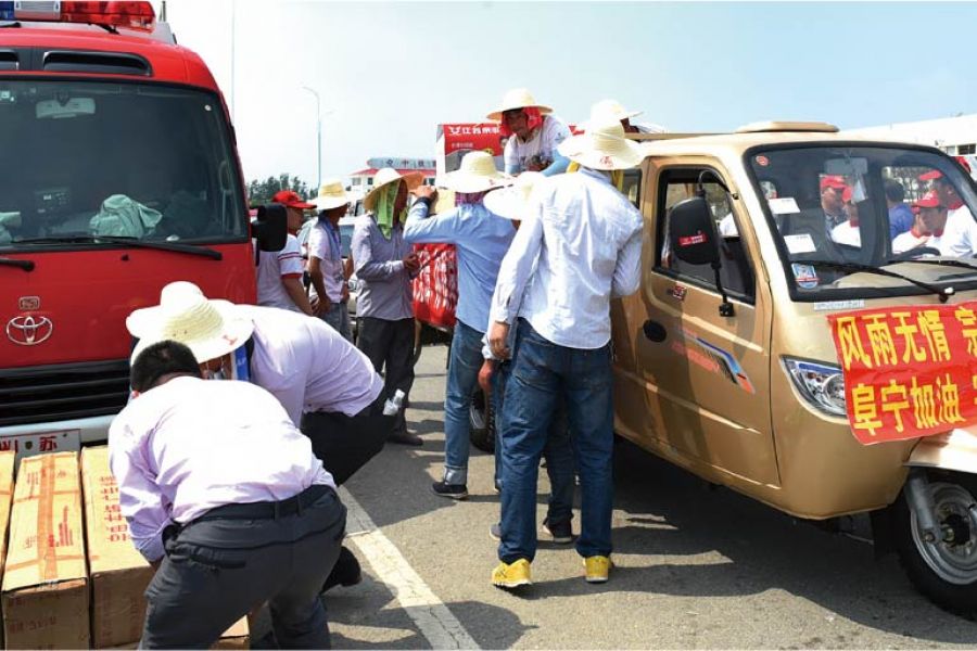 自發向災區慰問